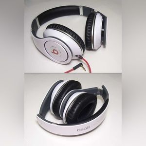 Beats by Dre - Monster | over ear wired headphones with case